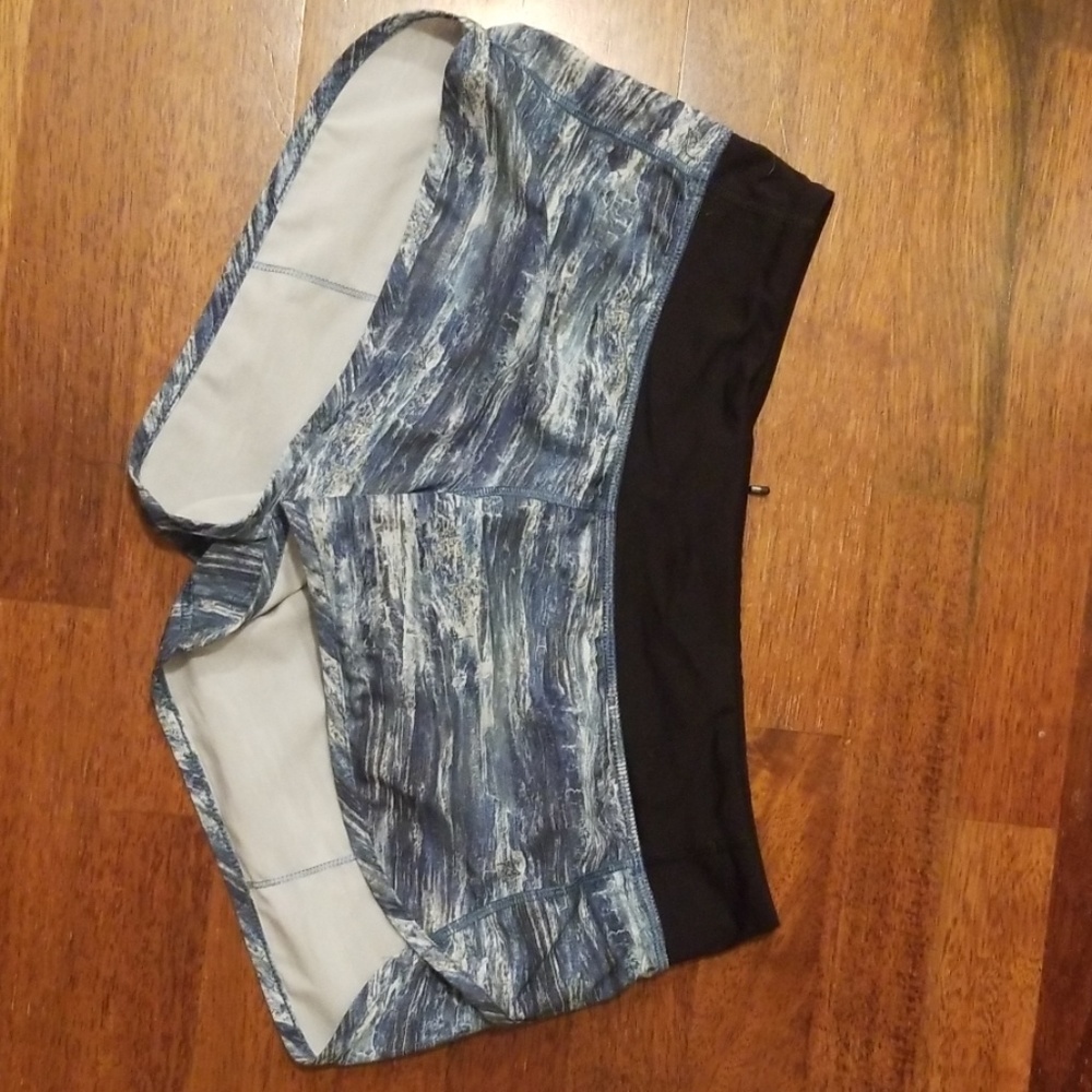 Lululemon shorts size 8